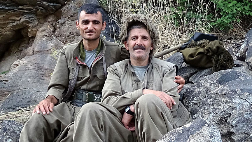 Ağrı Dağı'nda bir süre önce yürütülen operasyonlarda etkisiz hale getirilen 16 terörist arasında yer alan ve 23 ayrı terör eyleminden aranan Yusuf Şek'in, (sağda) terör örgütü PKK'nın sözde Serhat eyaleti genel sorumlusu olduğu ve Aranan Teröristler Listesi'nin kırmızı kategorisinde yer aldığı belirlendi. Etkisiz hale getirilen teröristlerden birinin terör örgütü PYD'nin sözde Kobani Genel Sorumlusu iken PKK/KCK terör örgütü üst yönetimince sözde Erzurum Eyaleti Genel Sorumlusu olarak görevlendirilen Suriye uyruklu Sultan Mahmut, (solda) olduğu anlaşıldı.